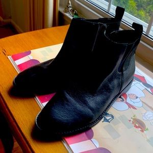 Ladies short boots